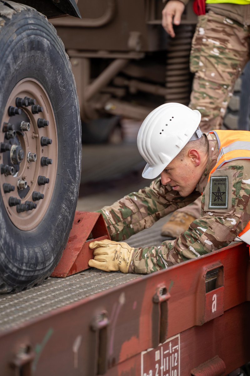 1erSpahis's tweet image. Départ au #CENTAC. La logistique fait partie de la préparation opérationnelle. 
#LogOps #PrepaOps