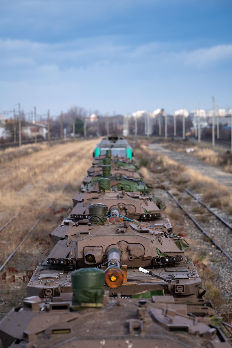 1erSpahis's tweet image. Départ au #CENTAC. La logistique fait partie de la préparation opérationnelle. 
#LogOps #PrepaOps