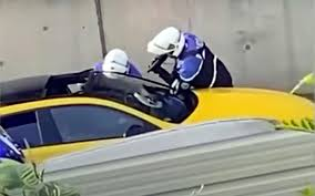 Autokhthon's tweet photo. @BastionMediaFR "Get out of the car"

Celui qui obtempère, ne meurt jamais. https://t.co/E3glxHv3Xa