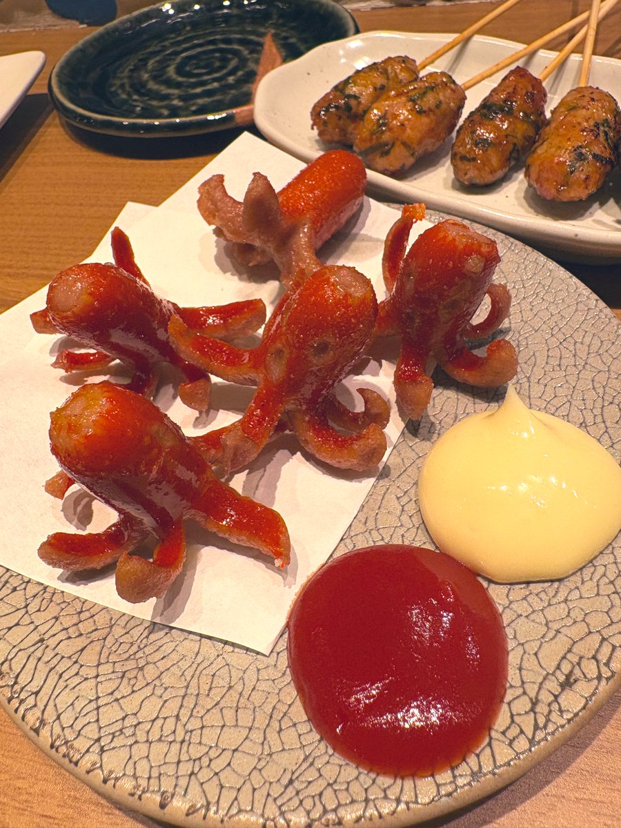 mamotama0's tweet photo. 始発までのお供たこさん https://t.co/qnhKgZ4JzT