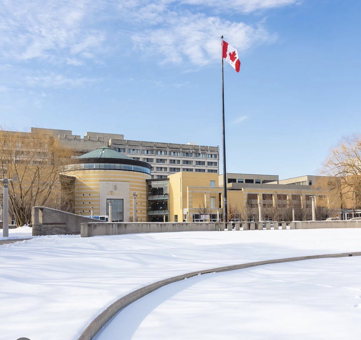 🚨Live footage of #FreeIran protests at Canadian university campuses condemning the Iranian theocracy’s massacre of pro-democracy activists.