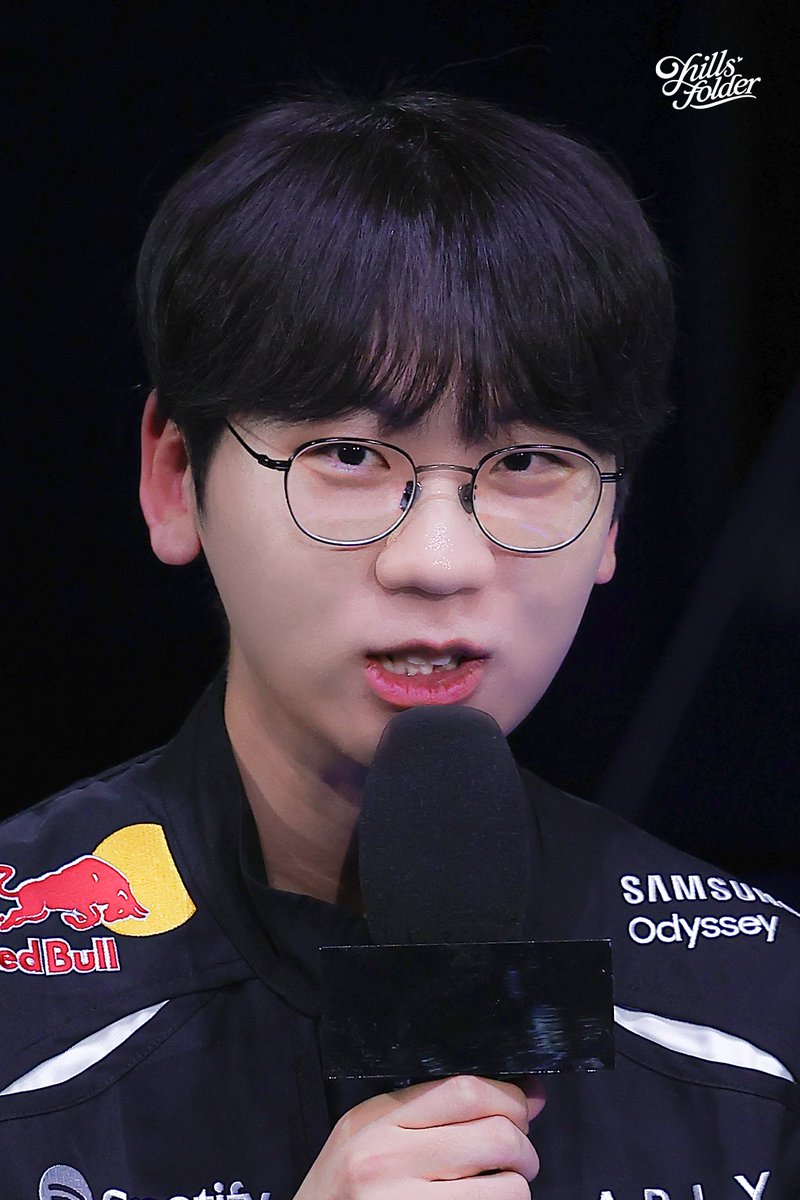 chills_folder's tweet photo. 260109 LCK SEASON OPENING

다음을 기약하며..🤣

#DORAN #도란 #최현준 https://t.co/mRl3J1QW2m