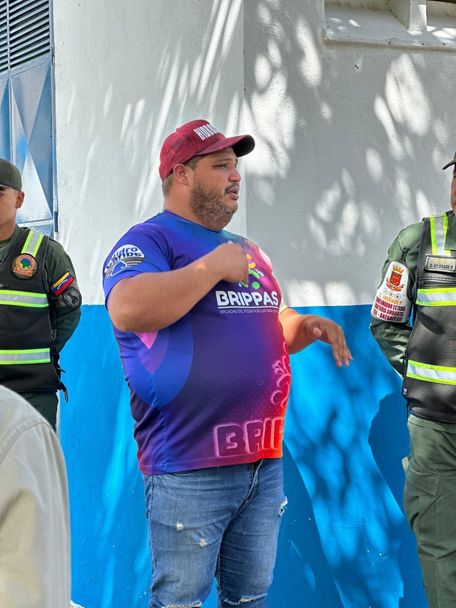 1/2 🚜 ¡Unidos por Lechería!

 Nos desplegamos en Cerro El Morro ante la contingencia en la estación de bombeo.

Junto a Hidrocaribe, Minec y representación de los vecinos, se empieza a ejecutar:
-Drenaje y succión.
-Desinfección de áreas.
-Pruebas de calidad del agua. 👇