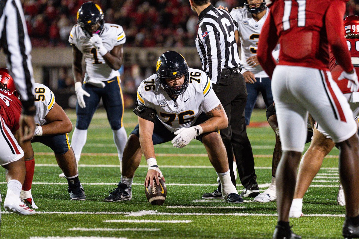 BastianSwinney's tweet photo. One more year with the boys!!! This program means everything to me GO BEARS 🐻 @CalFootball https://t.co/Ds4V5gmBSG