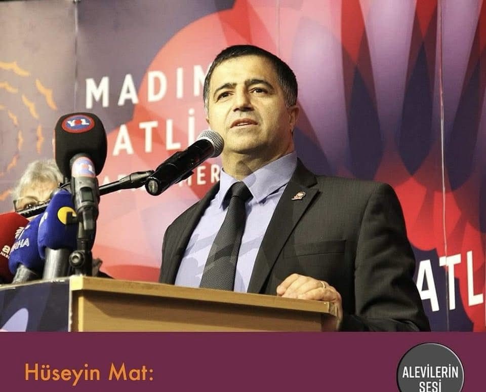 Avrupa Alevi Birlikleri Konfederasyon’u Eşit Başkanı ve Almanya Alevi Birlikleri Federasyonu Genel Başkanı.

Hüseyin Mat’tan 

Akp’li Leyla Şahin Usluya 
Sert tepki .

Bize kimlik biçmekten vazgeçin.

Biz Müslüman değiliz; Aleviyiz.

Ve bu coğrafyada yüzyıllardır süren inkârın,