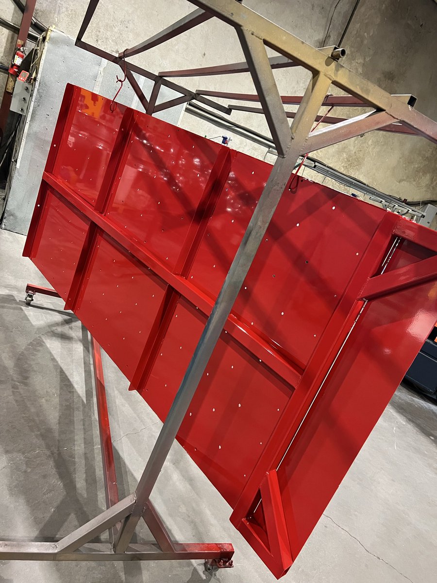 randpllc's tweet photo. Big gloss red plinko board out of the oven!
#powdercoating #polishing #ceramicpolishing #ceramiccoating #rims #dallas #dfw #restoration #chevy #lugnuts #production #refinishing #jeep #harley #wheelwednesday #forgedwheels #chrome #wheels #liftkit #corvette #mustang #americanforce https://t.co/TVRvfW9TVB
