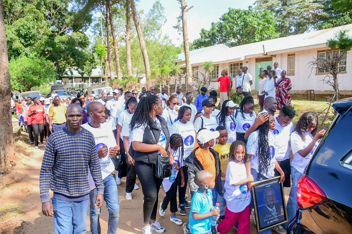 Lendrix_Waswa's tweet photo. During the receiving of the Remains of Mzee George Wilson Muyale.  Hon. Joseph Waswa was joined by Transnzoia senator Allan Chesang. R.I.P Mwalimu George

#KwachuMamili speed Rigathi Gachagua Narok #Chromoka Kirinyaga County Wareham Sanamu Ya 15Million Pesa Mfukoni Alliance KCSE https://t.co/tOjlIpfQDk