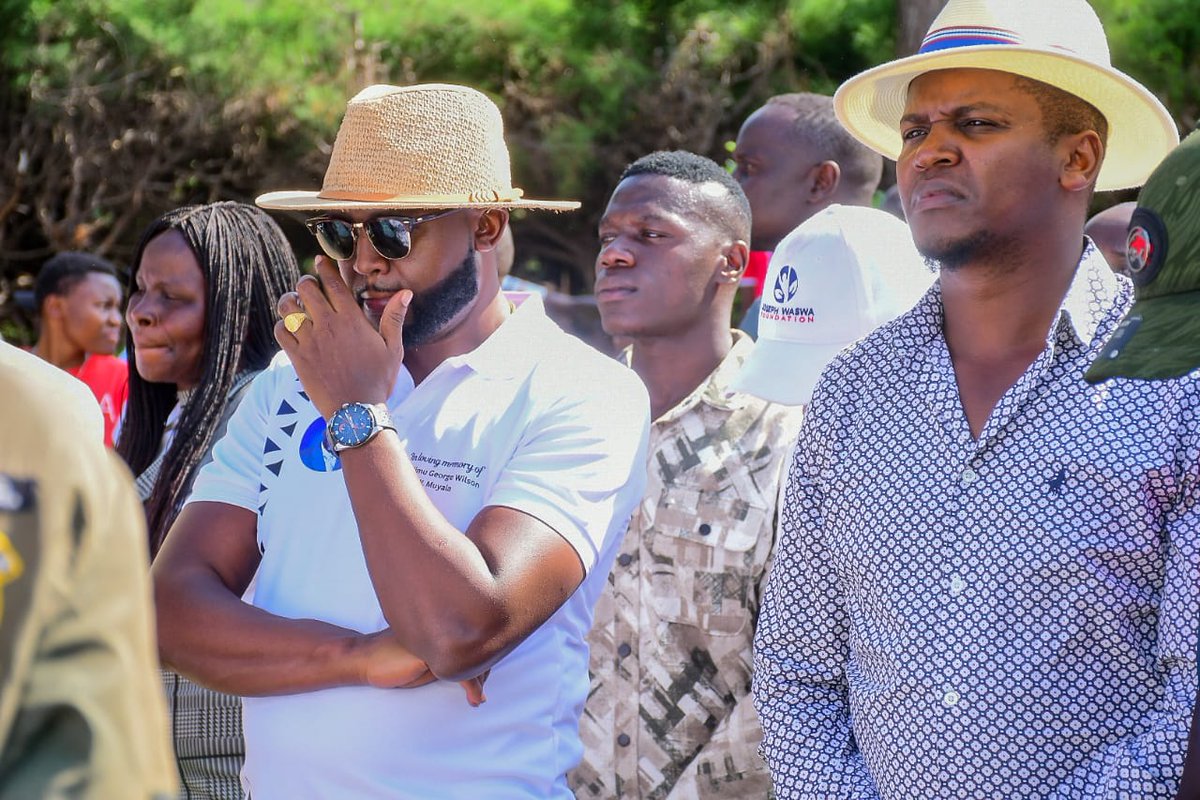 Lendrix_Waswa's tweet photo. During the receiving of the Remains of Mzee George Wilson Muyale.  Hon. Joseph Waswa was joined by Transnzoia senator Allan Chesang. R.I.P Mwalimu George

#KwachuMamili speed Rigathi Gachagua Narok #Chromoka Kirinyaga County Wareham Sanamu Ya 15Million Pesa Mfukoni Alliance KCSE https://t.co/tOjlIpfQDk