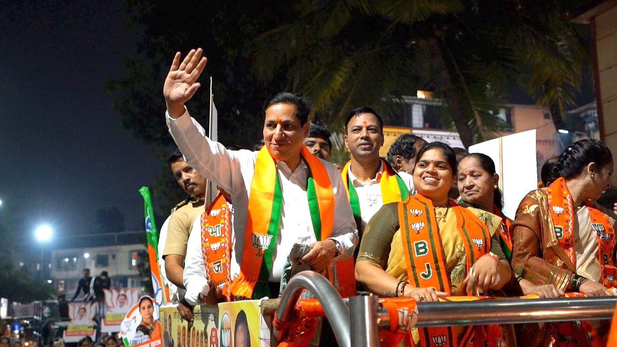 ConnectWithSN's tweet photo. नवी मुंबई महानगपालिका सार्वत्रिक निवडणूक 2026  प्रभाग क्रमांक 23 मध्ये भारतीय जनता पक्षाच्या उमेदवार सौ. सुजाता पाटील, सौ. रुपाली भगत, श्री. प्रदीप गवस, श्री सुरज पाटील यांच्या प्रचारार्थ आयोजित प्रचार दौऱ्यात माजी आमदार श्री संदीपजी नाईक यांनी सहभाग दर्शवला.

#संदीपनाईक https://t.co/zWsR5xdpRI