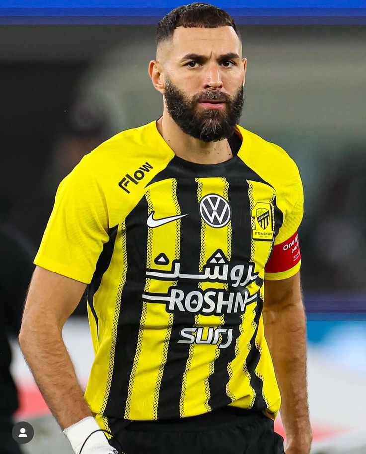 k1_statss's tweet image. Artilheiros da história do Futebol:

🇵🇹 Cristiano Ronaldo 957
🇦🇷 Lionel Messi 896
🇧🇷 Pelé 762
🇧🇷 Romário 756
🇵🇱 Lewandowski 736
🇭🇺 Ferenc Puskás 725
🇦🇹 Josef Bican 722
🏴󠁧󠁢󠁥󠁮󠁧󠁿 Jimmy Jones 639
🇩🇪 Gerd Müller 634
🇮🇪 Joe Bambrick 626
🇳🇱 Abe Lenstra 624
🇺🇾 Luis Suárez 600
🇵🇹 Eusébio 578…