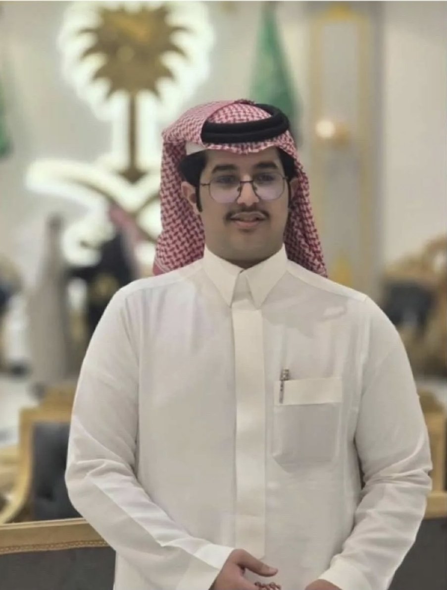 alsafi26's tweet photo. نبارك لابننا الشاب : عبدالعزيز بن عبدالله بن عبدالعزيز الصافي ، تخرجه في جامعة الأمير سطام ، في تخصص أمن المعلومات ، ألف مبروك . https://t.co/QQNFer1hzF