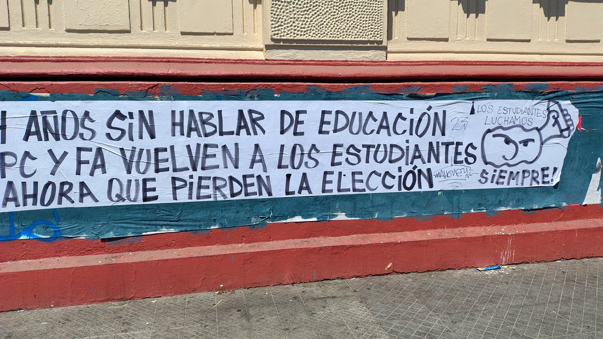 Que agradable ver estas cosas, que la gente vaya abriendo los ojos de lo que realmente es el PC y FA.

No mas tontos utiles para los zurdos fascistas  burgueses!!!!