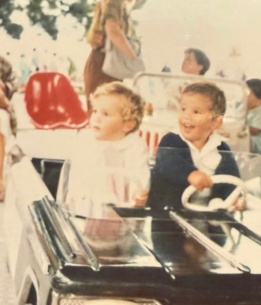 plrioja's tweet image. Óscar y sú afición por los bólidos desde pequeño!!🚗🚘🚙🚗🚙🚘#OscarLanda40