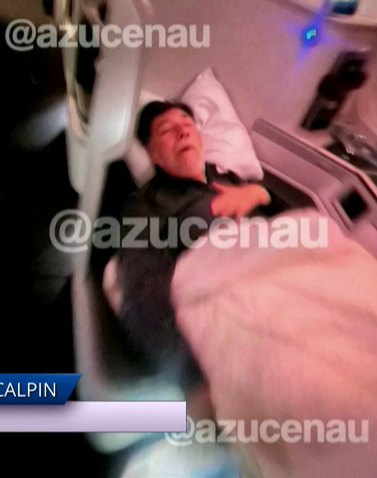 Elegido123_'s tweet image. Cómo viaja Noroña // Cómo viajan los que lo defienden.