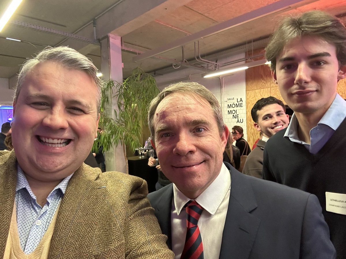 benoit_dh's tweet image. Cérémonie des « Vœux solidaires » organisée par #Bouygues Batiment Nord-Est, le #Champagne JACQUART et #Linkcity en présence d’@ArnaudRobinet, Maire de #Reims et Président du Grand Reims.
Des #vœux plein d’humanisme et d’ambition pour notre territoire et ses habitants 😊🙏🏼