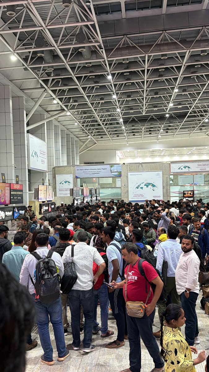 If only <a href="/flyspicejet/">SpiceJet</a> handled schedules with the same confidence they handle delay announcements  #Mumbai