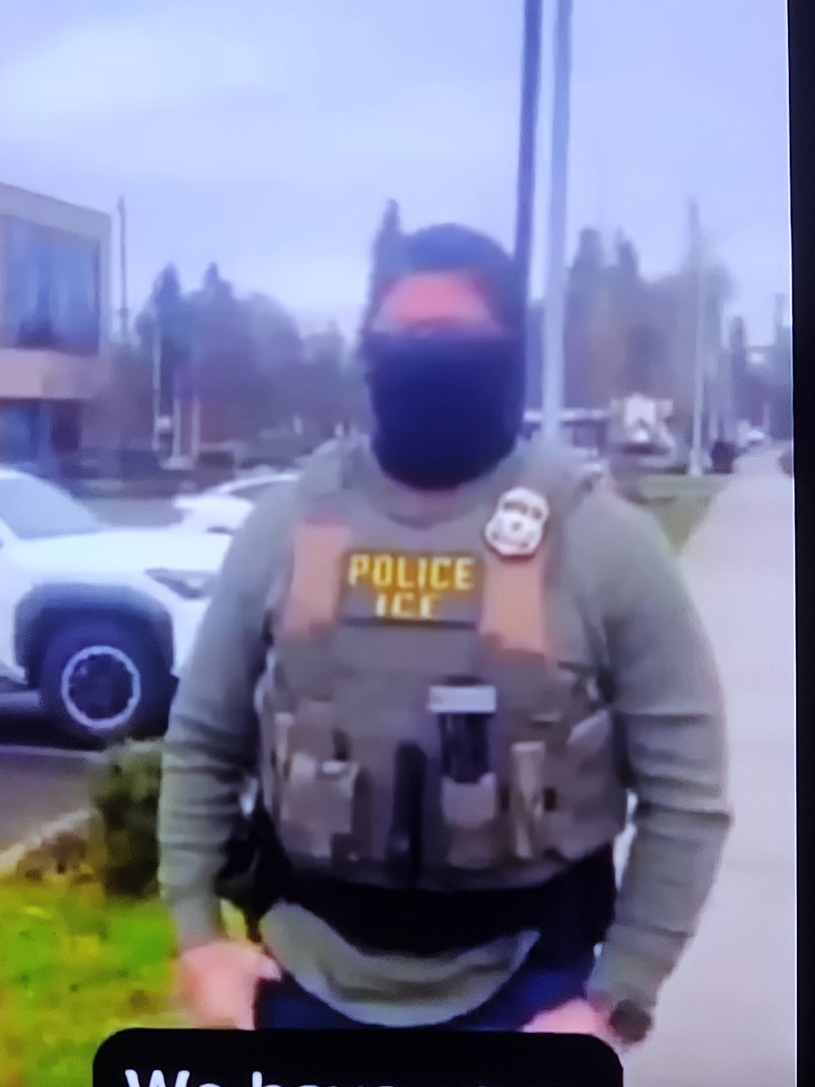 Het zou maar met een paar duizend zo door je stad lopen en mensen opjagen en zonder arrestatiebevel oppakken. O ja nu schieten ze ook nog mensen door hun hoofd. Politie heeft niets meer te zeggen