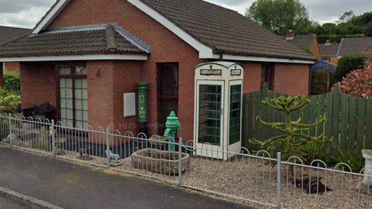 StevenW24515280's tweet photo. Cedar Drive #Bleary, Co. Down, #NornIrn for #postboxsaturday with monkey puzzle tree (and preserved petrol pumps round the other side of the house, here..... https://t.co/hM0kXmoCSP https://t.co/cEA5KPAAql
