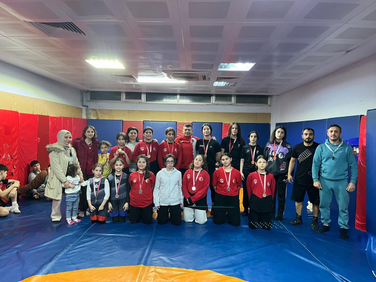 GSB_BafraGM's tweet photo. Türk güreşinin efsanesi Yaşar Doğu’yu anma programı kapsamında Kur’an-ı Kerim tilaveti, sinevizyon gösterisi ve güreş turnuvası gerçekleştirdik.

Olimpiyat, Dünya ve Avrupa şampiyonu millî güreşçimiz Yaşar Doğu’yu saygı, rahmet ve minnetle anıyoruz.

#gsbgm #bafragm https://t.co/Vs2XWFgLMZ