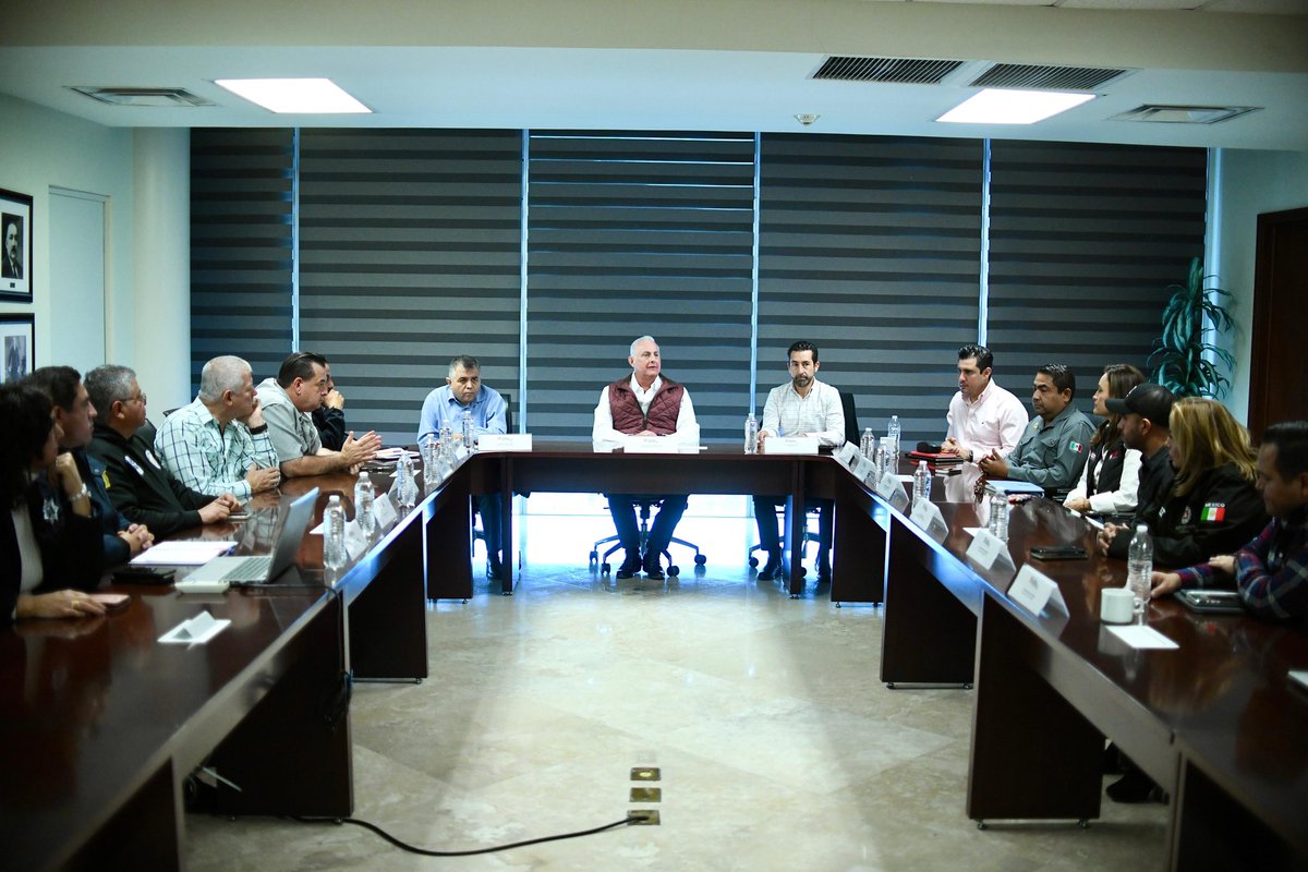 Ante la llegada del frente frío a #Torreón, nos reunimos para fortalecer las acciones de prevención y la coordinación entre dependencias, con el objetivo de proteger la salud y el bienestar de las familias.