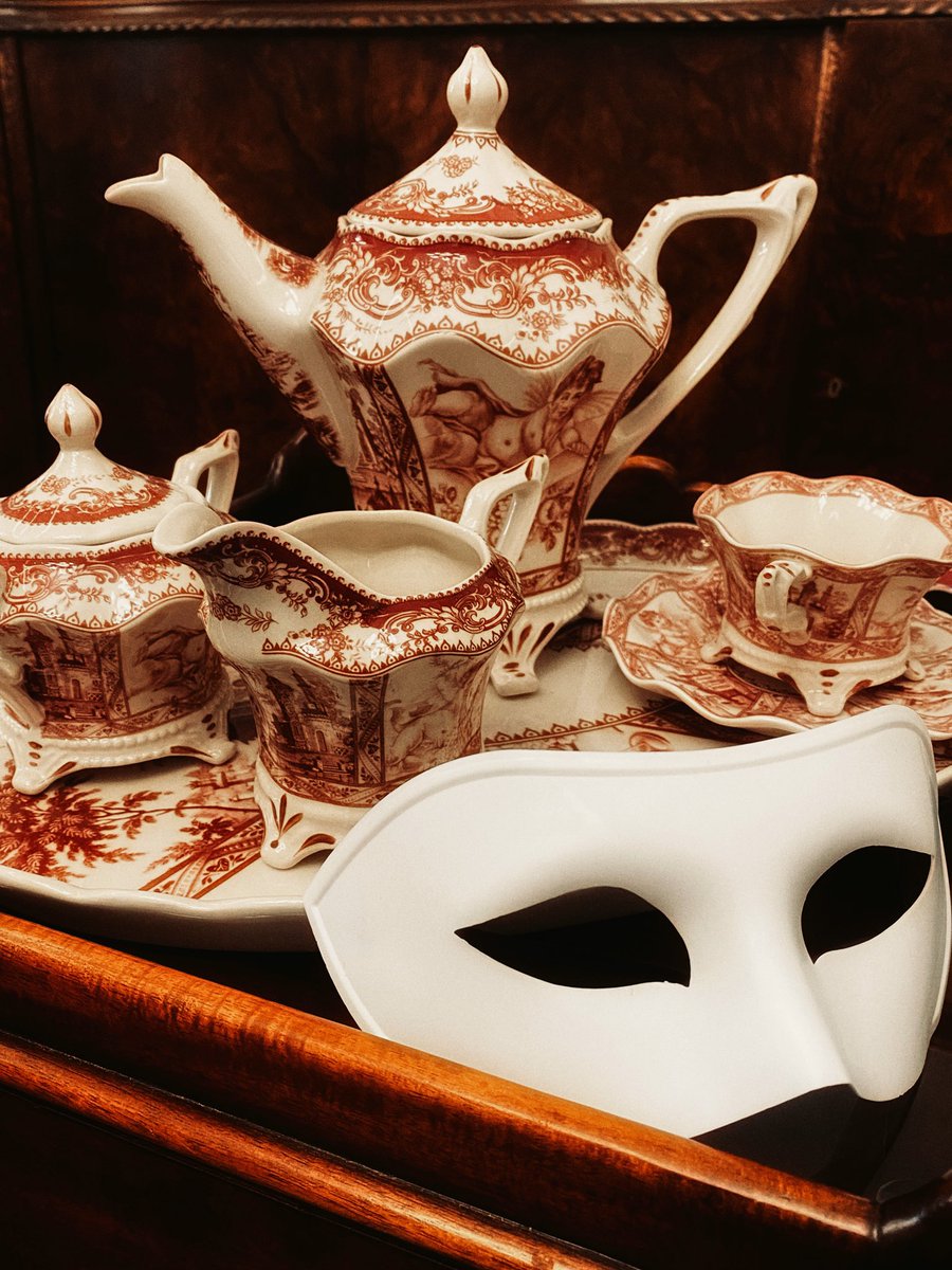 LATechCEHS's tweet image. One honored guest is the killer… can you uncover the truth?👀🔎

Join us on Jan. 20th at 6:30pm for the Red Rose Inn Masquerade Ball at the DAC for an elegant evening of mystery and murder!

🎟️ $40 per person | table of 8: $300
Ticket sale ends 1/12/26

latechalumni.org/s/810/rd/inter…