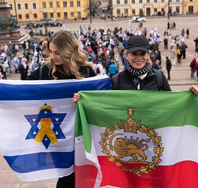 AbdElrahma41413's tweet image. الثورة التي تحدث في ايران الان 
هي ثورة اسرائيلية 
لن يستفاد الشعب الإيراني منها في شي 
والاستفادة كلها لاسرائيل 
وإذا جاء البهلوان بهلوي للحكم، سيفكك المنظومة الصاروخية والمنشات النووية وسيتحول الشعب الإيراني لعبيـ ، د في خدمة الكيان