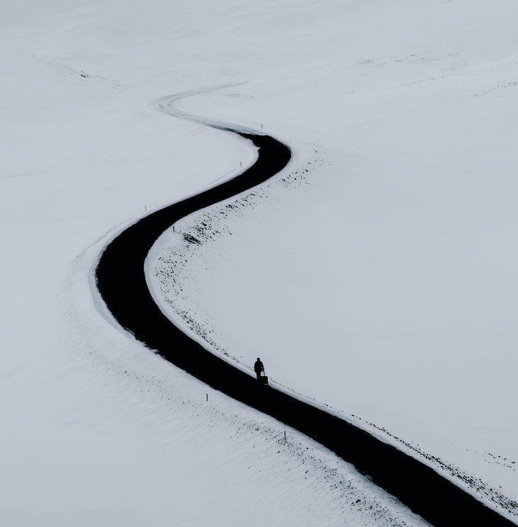 Nereye kadar kendinden kaçabilirsin,
Ya bir daha geri dönemezsen..