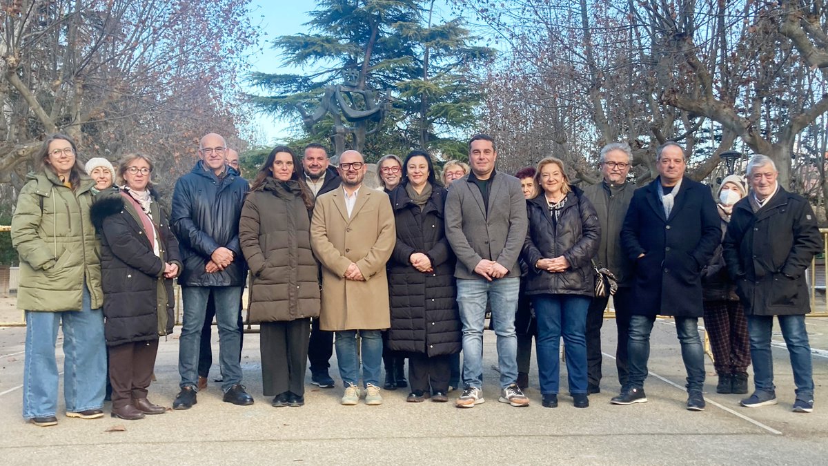 AragonPAR's tweet photo. 📄🟨🟥🟨 El #PartidoAragonés apuesta por una candidatura en #Huesca formada por hombres y mujeres que trabajan por el territorio y su futuro

#AlbertoXAragón #Aragón #8F 

➕ℹ️ https://t.co/A9VzK9HL5I https://t.co/ZcBC9ZSPQj