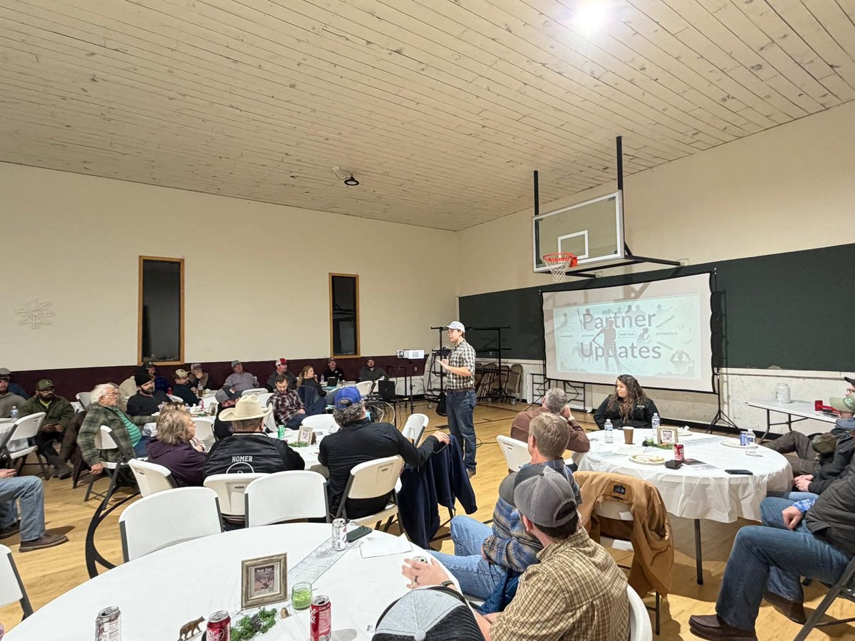 RepGregSmith's tweet image. Last night Team Smith traveled to Wheeler County for their Annual SWCD Meeting and benefit auction for Gabe Williams. 

Thank you to Cassi Newton and the SWDC team for the wonderful evening and delicious dinner.