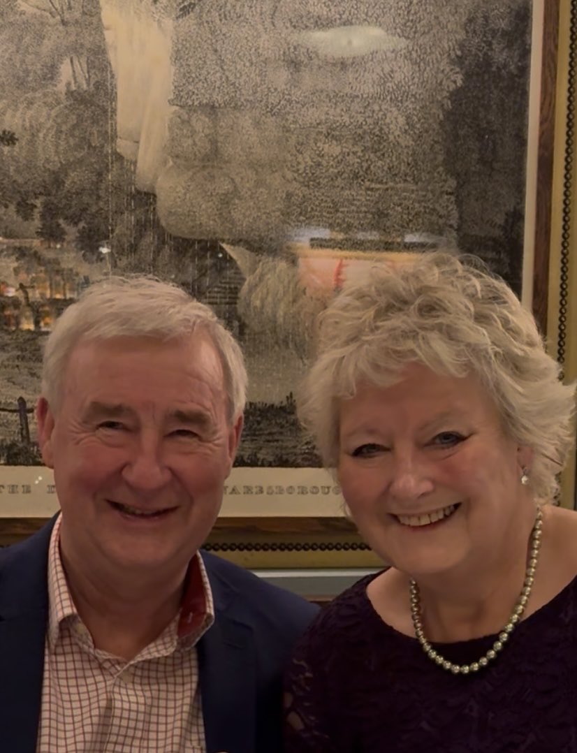 linwright17's tweet image. Hope the New Year’s resolutions are going well.  I am trying hard to stick to the diet but it’s hard when it is so cold.