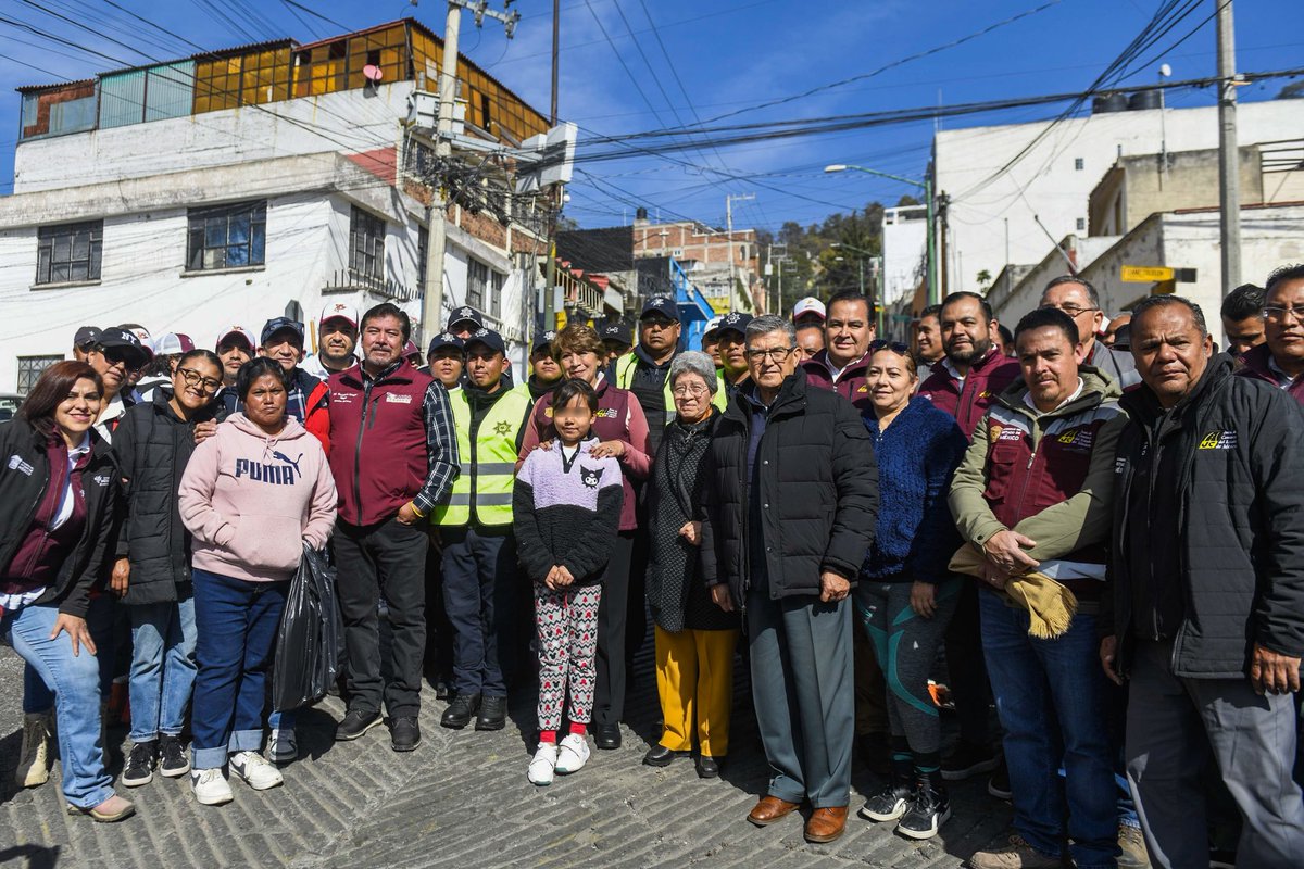 ¡Juntas y juntos mejoramos nuestro #EdoMéx!
Hoy, en #Toluca, llevamos a cabo la Jornada de #LimpiemosEdoMéx, donde una vez más se demostró que cuando ciudadanía y Gobierno hacemos equipo, tenemos grandes resultados.
Muchas, muchas gracias a las y los servidores públicos que
