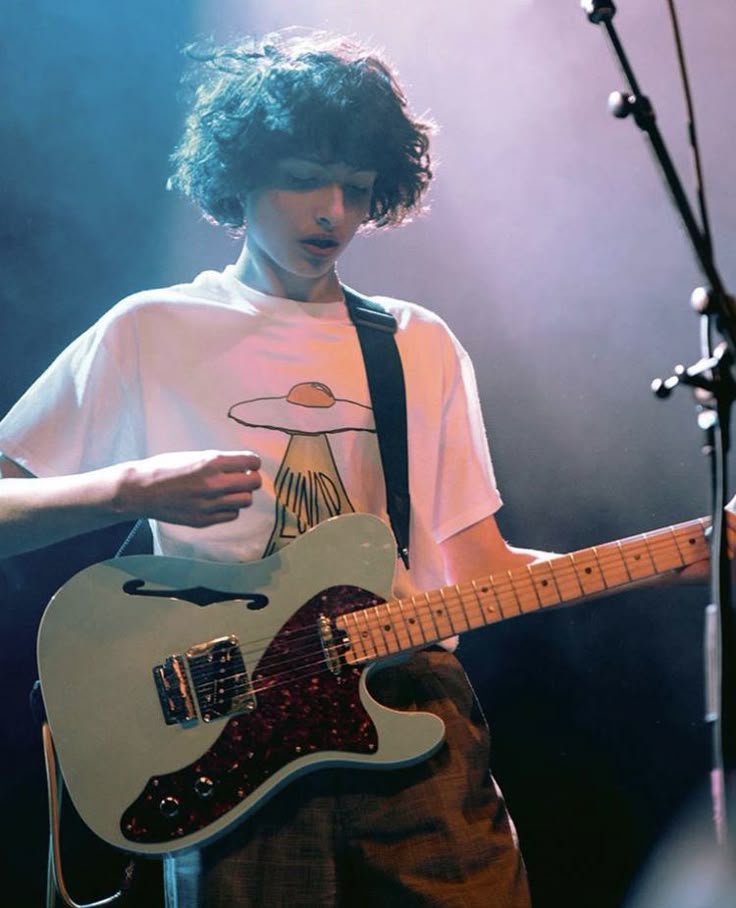 psieiko's tweet image. CHAMARAM O FINN WOLFHARD DE ANA FRANGO ELETRICO