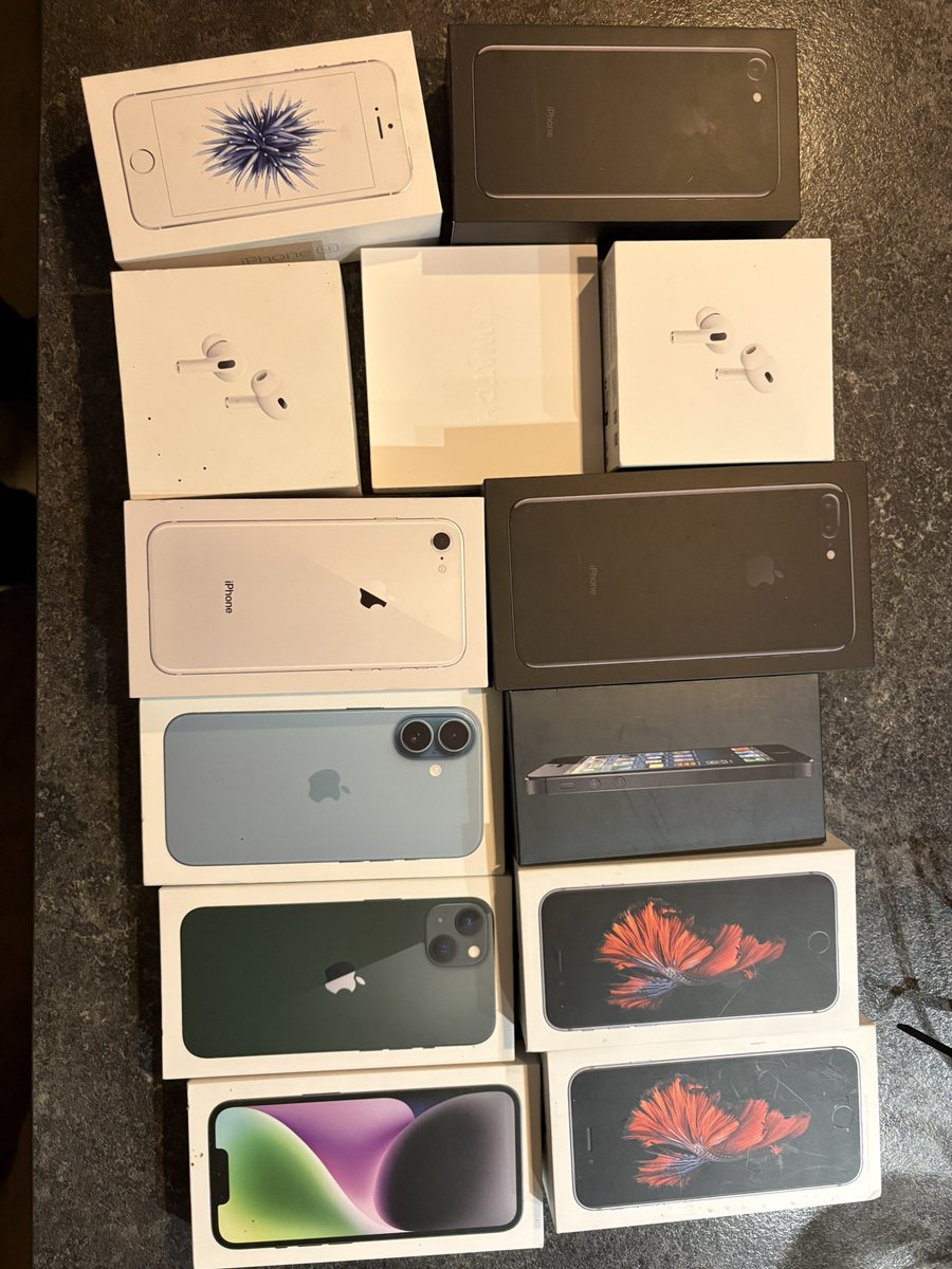 Mike_Drop1's tweet image. Oke de dag is aangebroken dat ik alle doosjes maar een keer weg ga gooien.