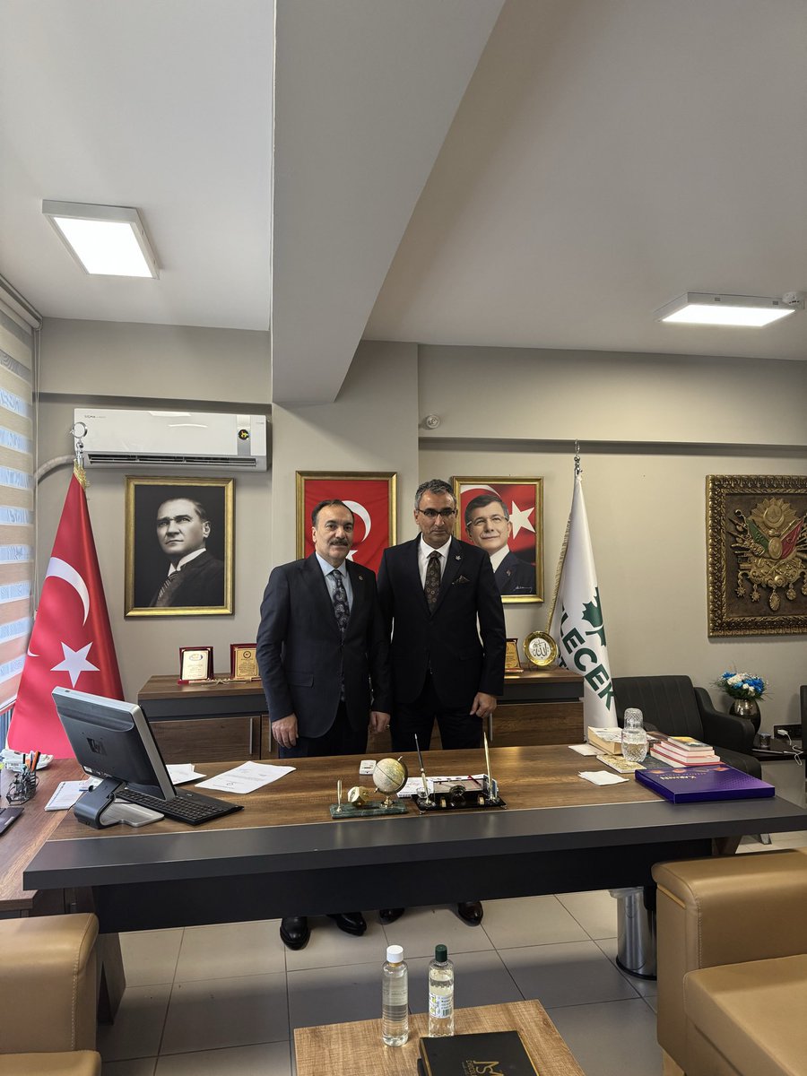 Gelecek Partisi İzmir İl Başkanlığında Teşkilat Mensubu Arkadaşlarımızla Siyasi,Ekonomik Değerlendirme İle Kongre Hazırlık Çalışmalarını Değerlendirdik. 
Gayretli Çalışmalarından Dolayı İl Başkanımız <a href="/eyupakbaskomal/">Eyüp Akbaş</a> Şahsında Yol Arkadaşlarımıza Teşekkür ederim.

<a href="/Ahmet_Davutoglu/">Ahmet Davutoğlu</a>