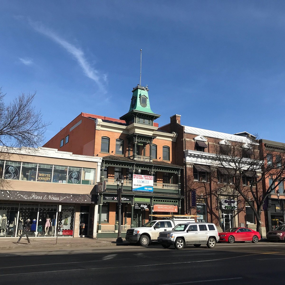 listingpanda's tweet photo. 1 bdrm+den condo in 1 of Canada's most vibrant neighbourhoods, granite countertops, stainless appliances, in-suite laundry, balcony w/NG bbq, UG heated parking &amp; storage stall $212,000  Click LINK for more details.....
https://t.co/uR0UrMOORn
#condoliving #simplicity #albertare https://t.co/pRyzI6HitV