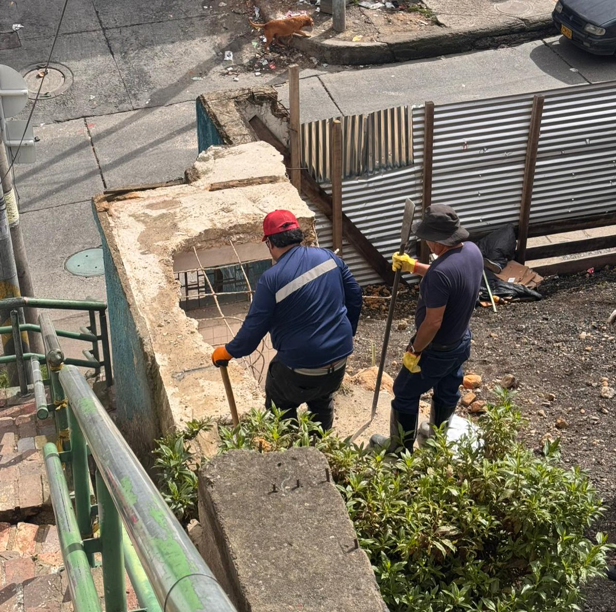 🚓 Realizamos un operativo de IVC de cambuches y carretas en puntos clave de nuestra localidad.

En los sectores Matatigres y Colinas recuperamos 32 m² de espacio público, contribuyendo a entornos más seguros, limpios y ordenados para la comunidad. 

#PorUn2026MásOrdenado