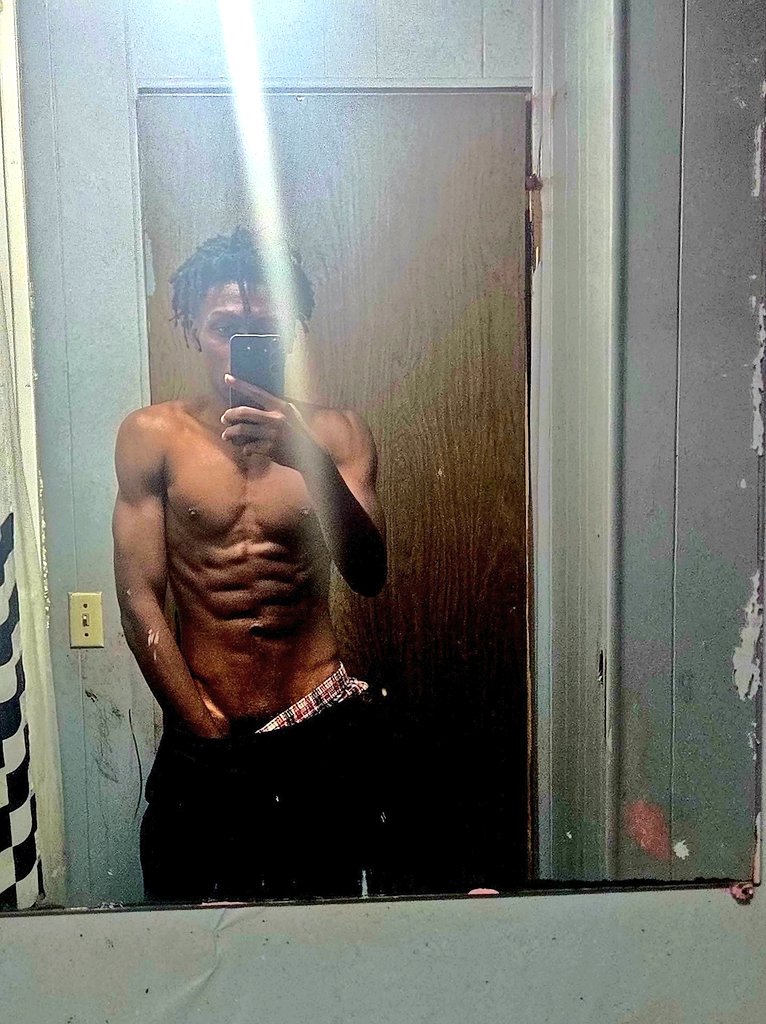 8 inch demigod 🤍🖤 tweet media