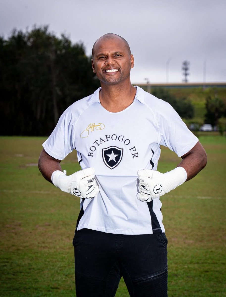 informafogo's tweet image. “Eu nunca coloquei o dinheiro à frente do meu profissionalismo, penso assim até hoje. Sempre acreditei que o dinheiro é consequência. Naquele momento, eu sentia que tinha uma dívida com o Botafogo. Eu poderia ter saído em outras ocasiões, mas naquele momento específico, não. Eu…