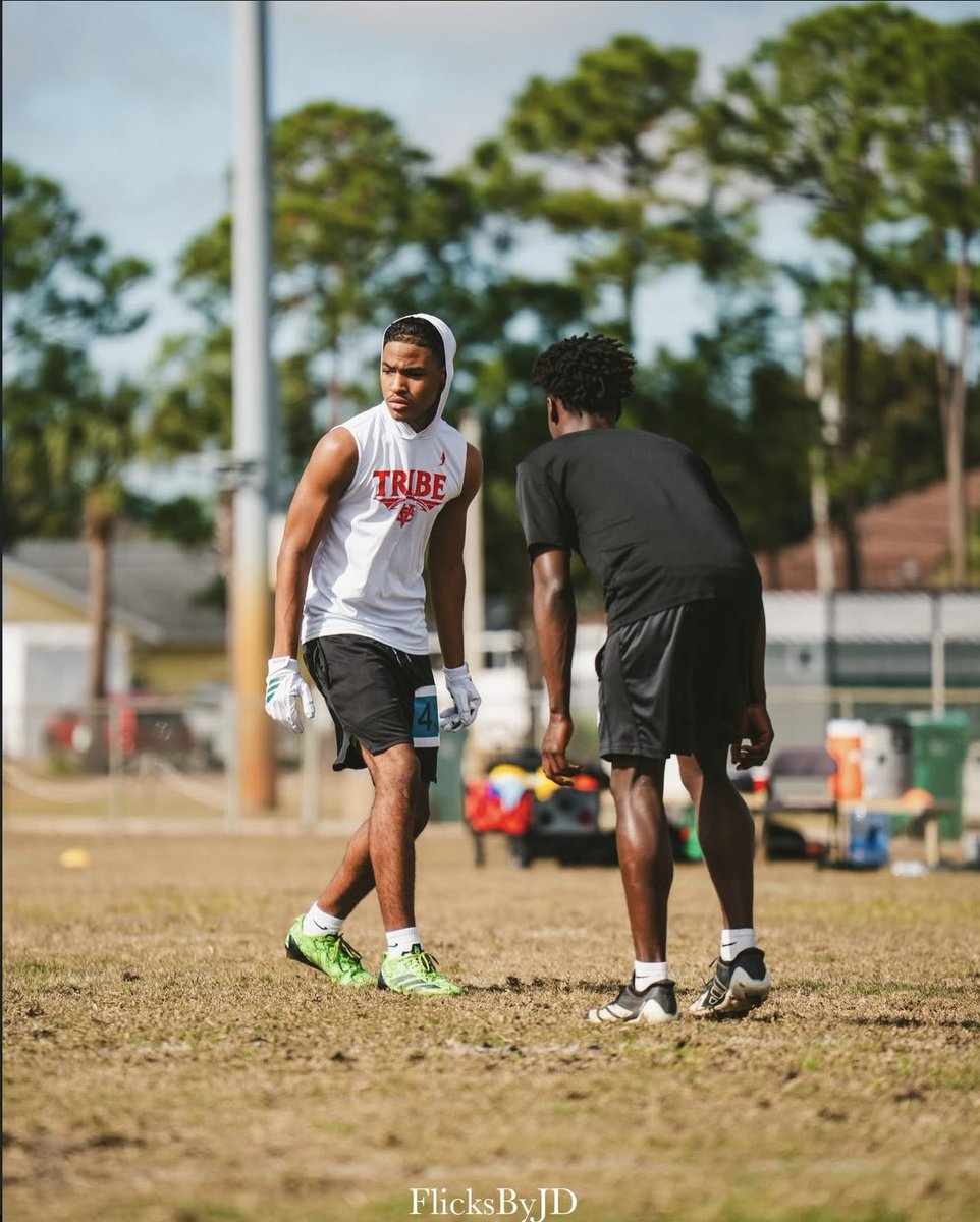 bashcabrera1's tweet photo. Grinding for what’s mine 🚀#DTR
@VBFootball https://t.co/3RSoHqlJv1