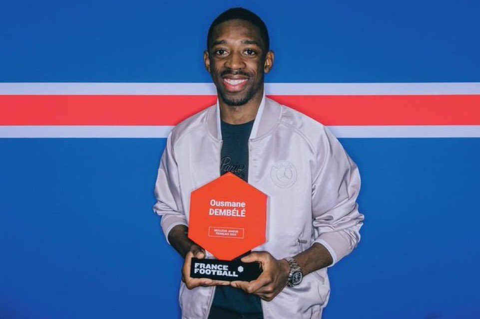 psgcommunity_'s tweet image. 🚨🚨𝗢𝗨𝗦𝗠𝗔𝗡𝗘 𝗗𝗘𝗠𝗕𝗘𝗟𝗘 🇫🇷 𝗔 É𝗧É É𝗟𝗨 𝗝𝗢𝗨𝗘𝗨𝗥 𝗙𝗥𝗔𝗡Ç𝗔𝗜𝗦 𝗗𝗘 𝗟’𝗔𝗡𝗡É𝗘 𝟮𝟬𝟮𝟱 ! 👏🏻

Il a pris 𝗖𝗛𝗔𝗤𝗨𝗘 𝗧𝗥𝗢𝗣𝗛É𝗘 𝗜𝗡𝗗𝗜𝗩𝗜𝗗𝗨𝗘𝗟 😭