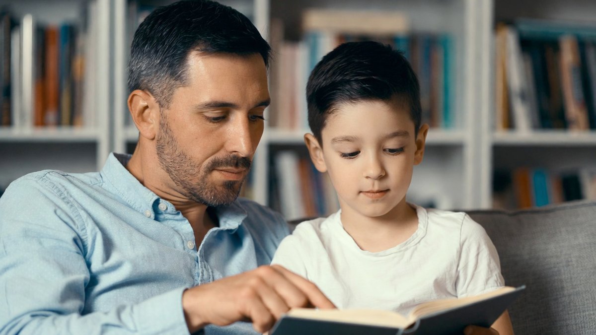 Si nous voulons un avenir plus juste, plus lucide et plus altruiste, il nous incombe de faire de la lecture une pratique vivante, transmise, partagée. #Lire, et accompagner les autres dans la #lecture, demeure l’un des gestes les plus simples et les plus décisifs pour éclairer le