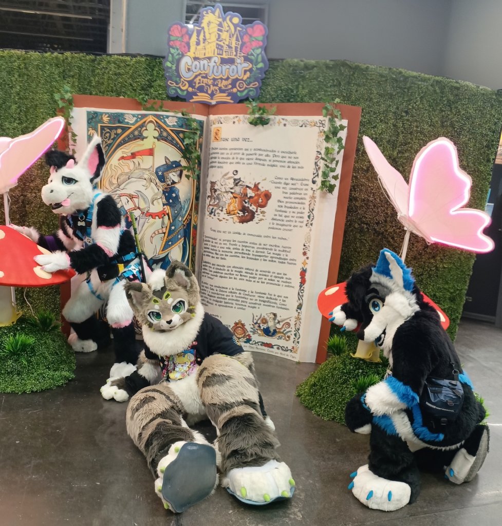 Sylderg's tweet image. Would you like to be part of our magical tale this #FursuitFriday? 🪄