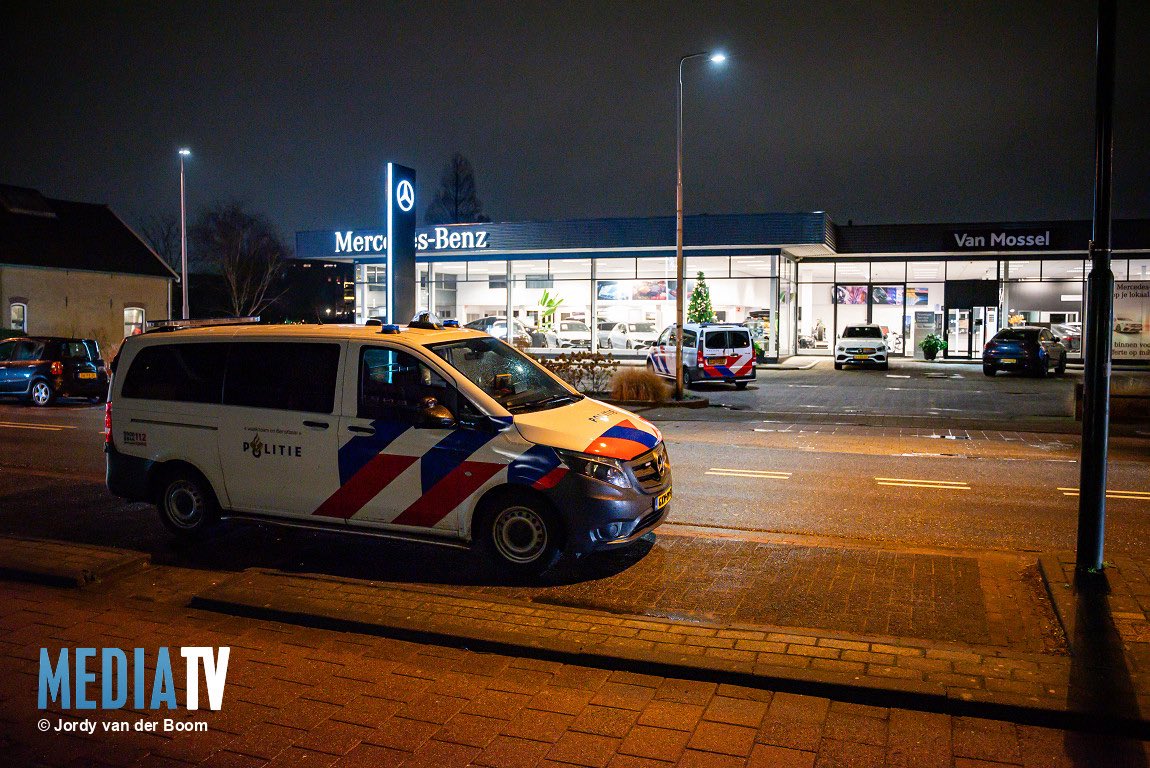 Gewapende man probeert autodealer te overvallen op Rijksstraatweg in Hellevoetsluis