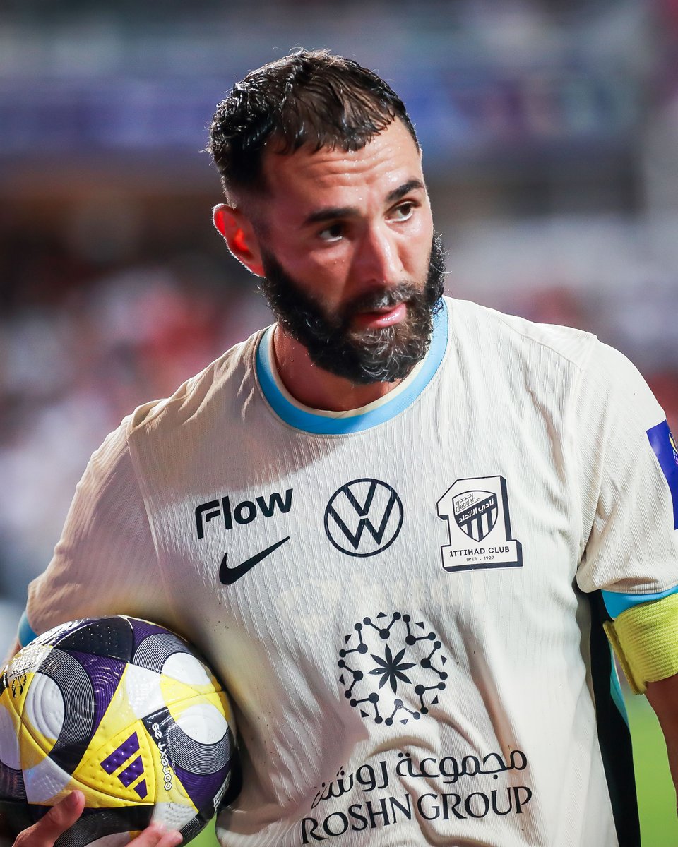 Karim Benzema with the hat trick for Al-Ittihad:

13’—⚽
28’—⚽
35’—⚽

38 and still got it 💫