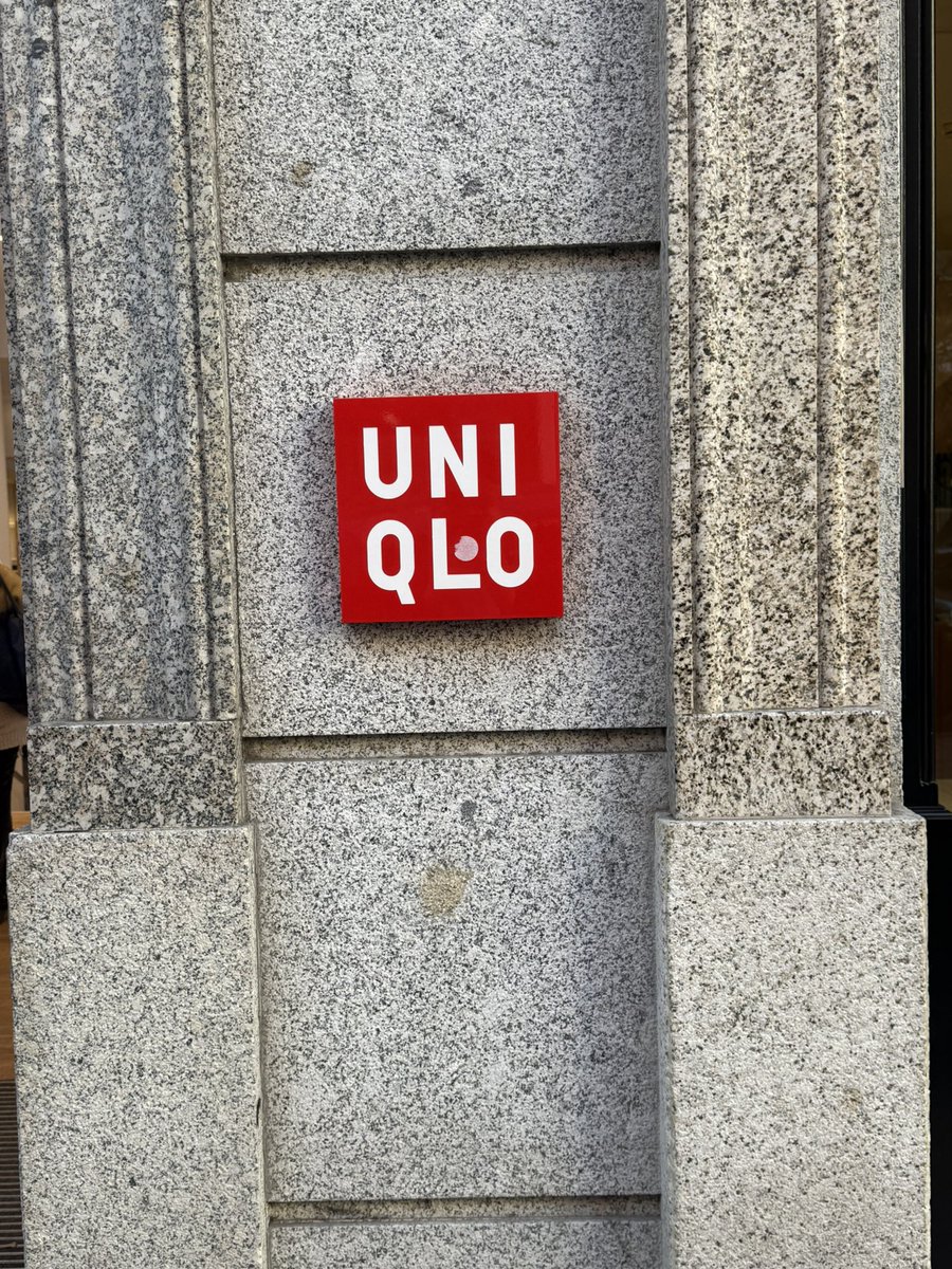 carlitalabra's tweet image. Los chilenos pronunciamos distinto esta tienda 🤭