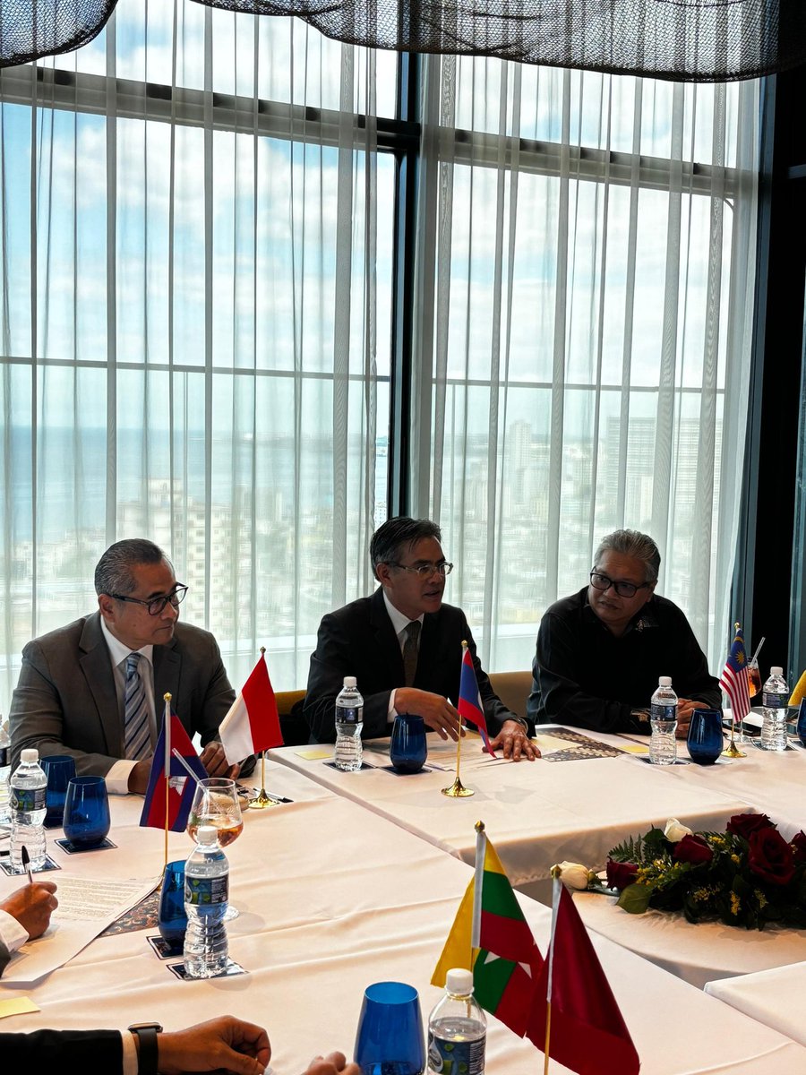 MYEmbHavana's tweet photo. *Twitter*
Malaysia participated in the ASEAN Committee in Havana (ACHC) luncheon on 8 Jan 2026,  marking Indonesia’s handover of the ACHC Chairmanship to Laos. 🇲🇾 reaffirmed its commitment to ASEAN unity and centrality in strengthening regional engagement in Havana. https://t.co/Eyx8y7mccA