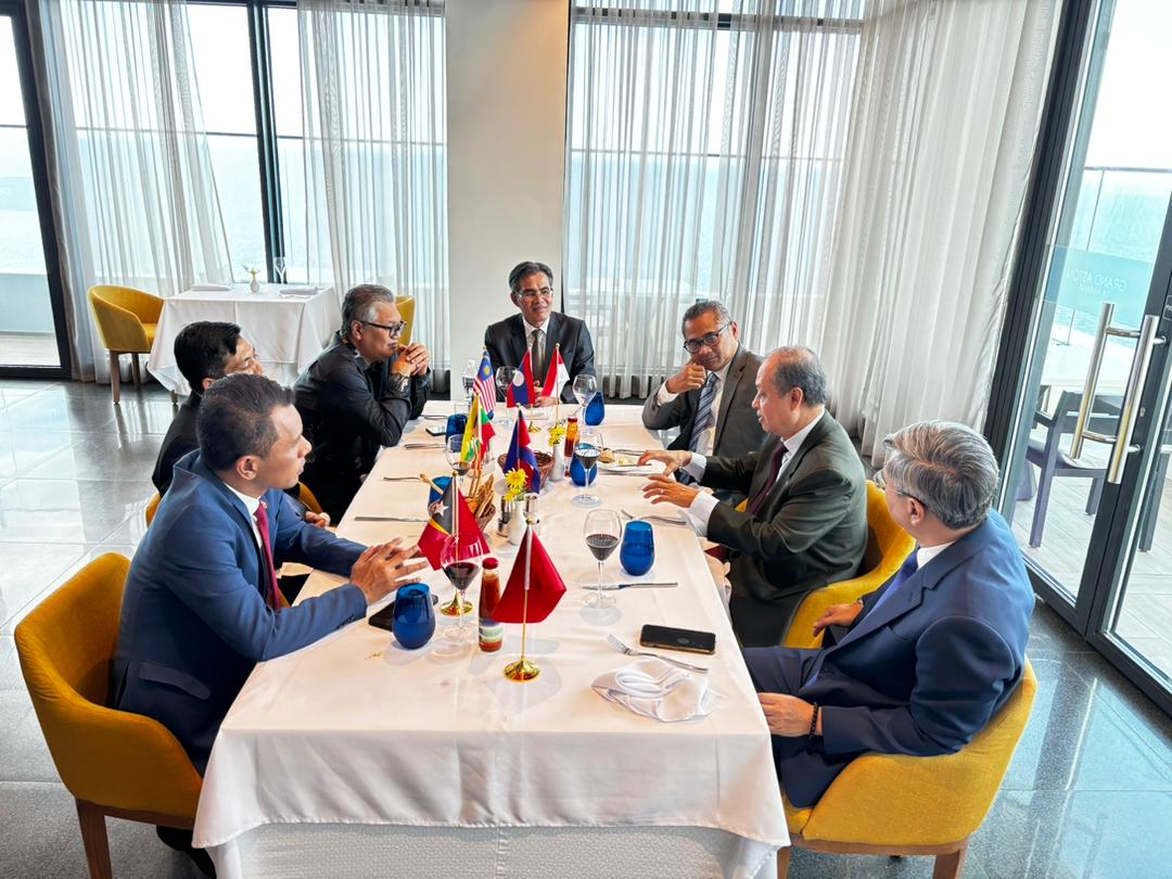 MYEmbHavana's tweet photo. *Twitter*
Malaysia participated in the ASEAN Committee in Havana (ACHC) luncheon on 8 Jan 2026,  marking Indonesia’s handover of the ACHC Chairmanship to Laos. 🇲🇾 reaffirmed its commitment to ASEAN unity and centrality in strengthening regional engagement in Havana. https://t.co/Eyx8y7mccA