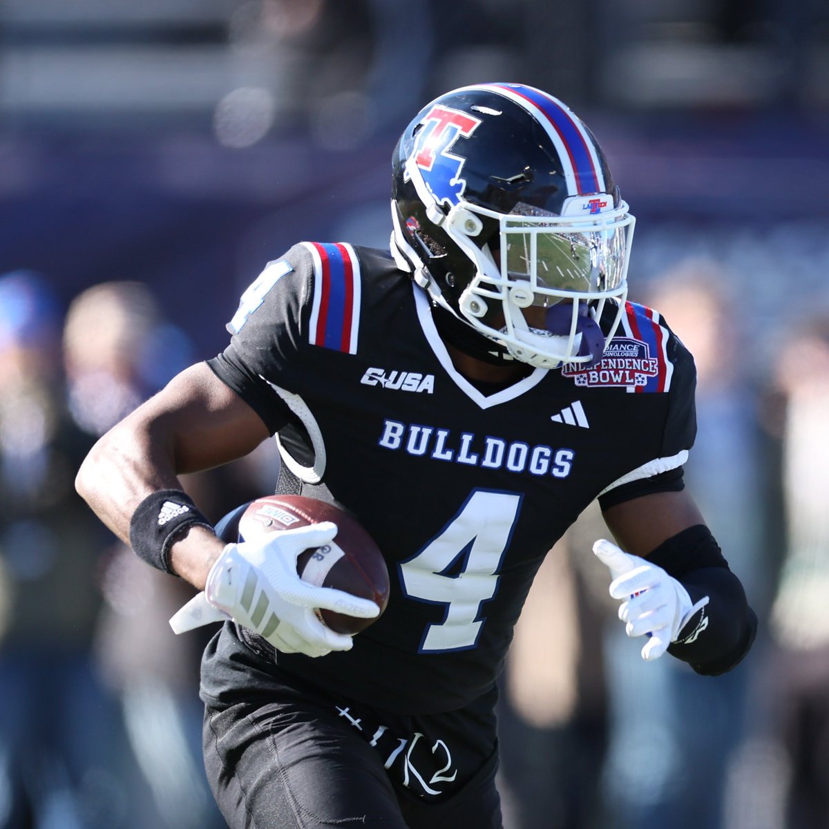247SportsPortal's tweet image. Louisiana Tech RB transfer Clay Thevenin has visited the following schools, a source tells @mzenitz:

UAB
UCF 
UConn

The 5-foot-10, 200-pounder totaled 903 yards of offense and eight touchdowns this season. He has two years of eligibility remaining.

247sports.com/player/clay-th…