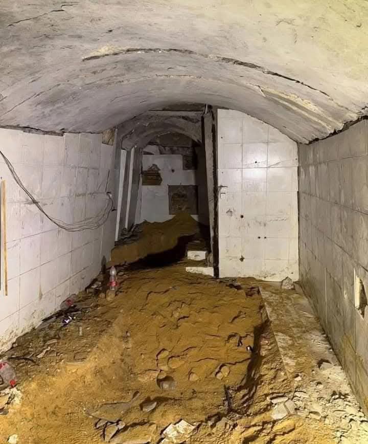 نفق  رفح .. اعجاز قسامي !

هل تدري ماذا يعني نفق بطول ٨ كلم، وعمق ٢٥-٣٠،ط مترا !
٨ آلاف متر ! لو طلبت منك أن تعد لرقم ٨ آلاف !  كم وقت تحتاج ؟ ستمل عند العد أصلا ، هذا إن جرى العد على لسانك دون خطأ وإعادة !

تخيل هذا نفق، في رفح !  يقول جيش الاحتلال إنه عثر عليه وبه ٨٠ غرفة إدارة