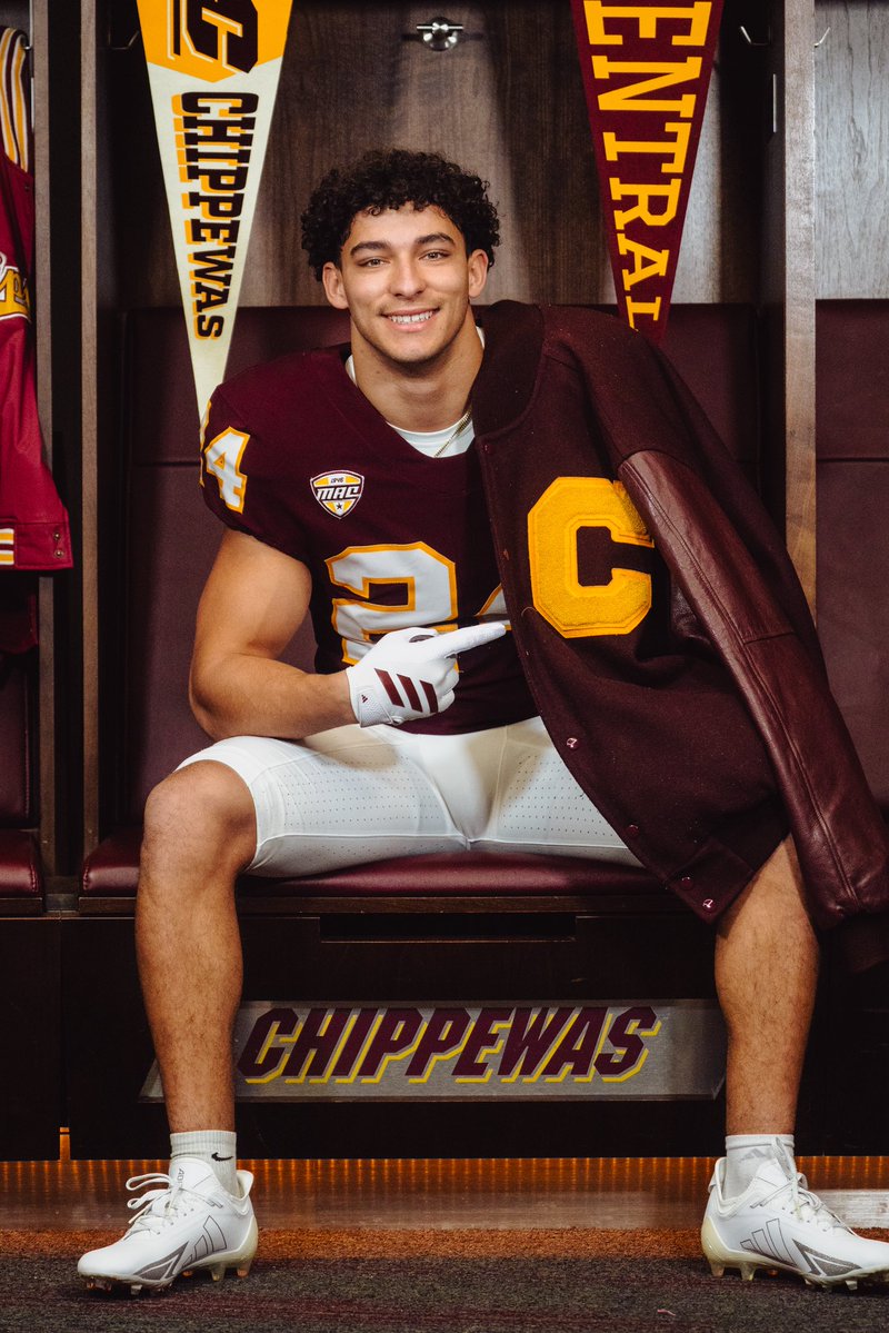 BlueVaughn's tweet image. Fully committed to @CMU_Football thank you @DrinkallCoach @jackwmcdaniels @CoachChapin @CoachCBW for the opportunity. Lets work!!!